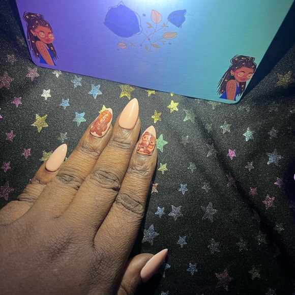 Boutique Sage Custom Press-On Nails - Cream and Gold - Picture 6 of 13